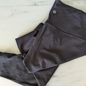 Lululemon Wunder Under yoga pant. Black. Size 6.